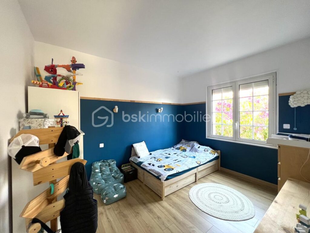 Maison 280m2 à Poussan – 7 pièces – 6 chambres – 280 m²