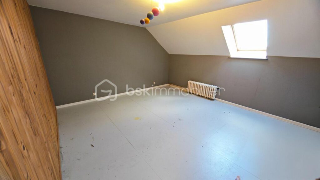 Charmante maison mitoyenne authentique 104 m² habitable environ – 4 pièces – 2 chambres – 112 m²