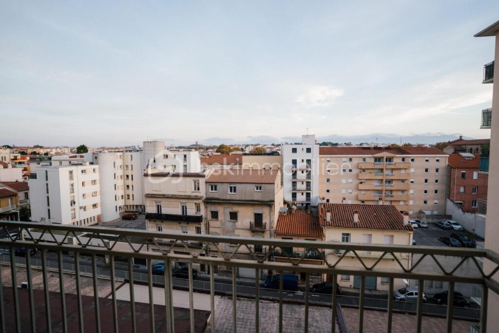 T3 74 m² – 2 balcons + parking – 6ᵉ étage – avec ascenseur – 3 pièces – 2 chambres – 73 m²
