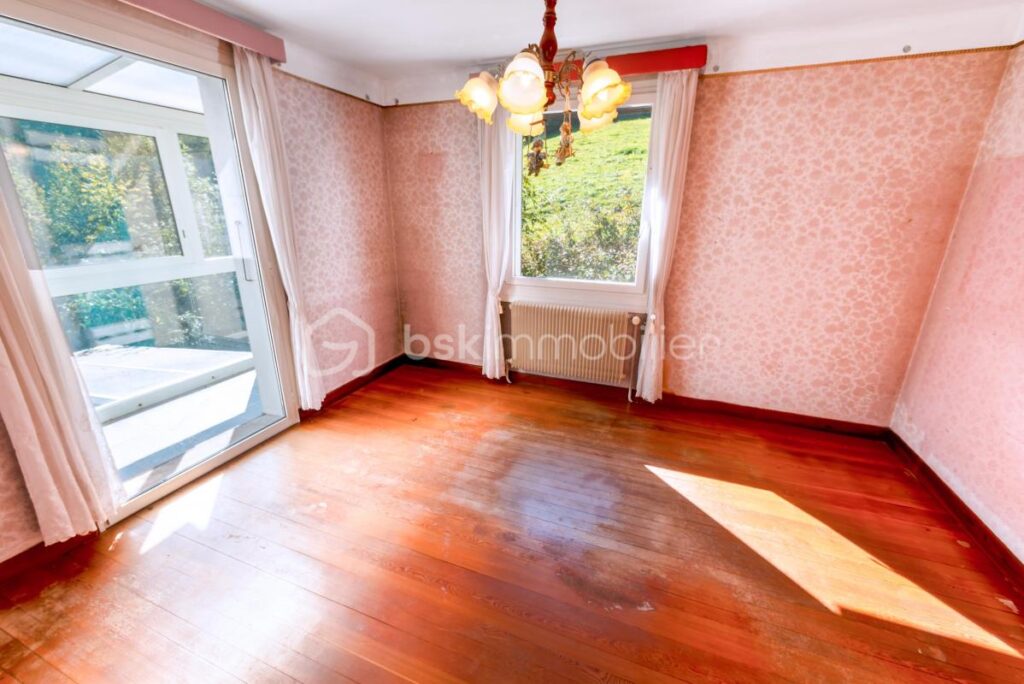 74300 – MAGLAND – GRANDE MAISON DE VILLAGE – PROJET DE RÉNOVATION – SITUATION AU CALME ET ENSOLEILLÉE – 3 NIVEAUX, 270M² DE SURFACE TOTALE POUR 170M² HABITABLES – 8 pièces – 4 chambres – 170 m²