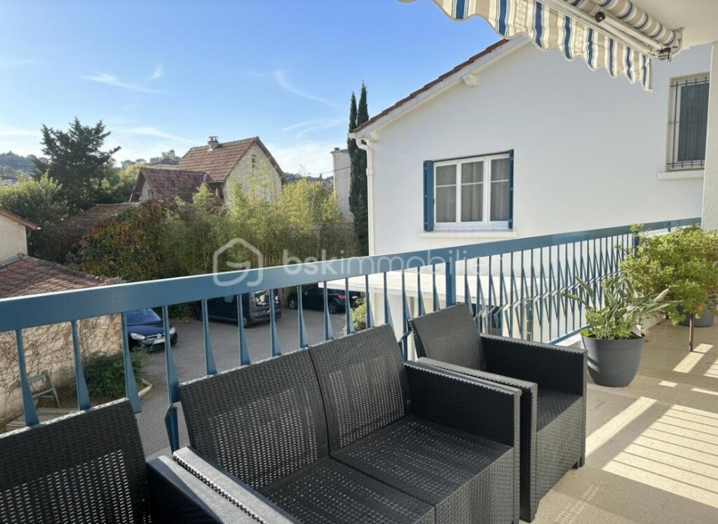 Appartement rénové tout confort 3 pièces avec terrasse – 3 pièces – 2 chambres – 83 m²