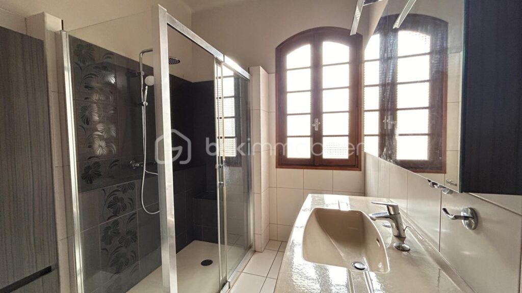 VILLA 188 m² Prades – 8 pièces – 5 chambres – 188 m²