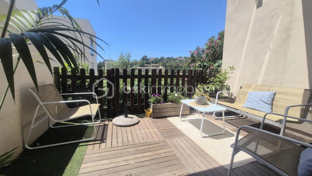 HYERES LA RITORTE – RDJ DE 61M² – PARKING PRIVATIF – TERRASSE – JARDINET – RÉSIDENCE DE STANDING – 3 pièces – 2 chambres – 61 m²