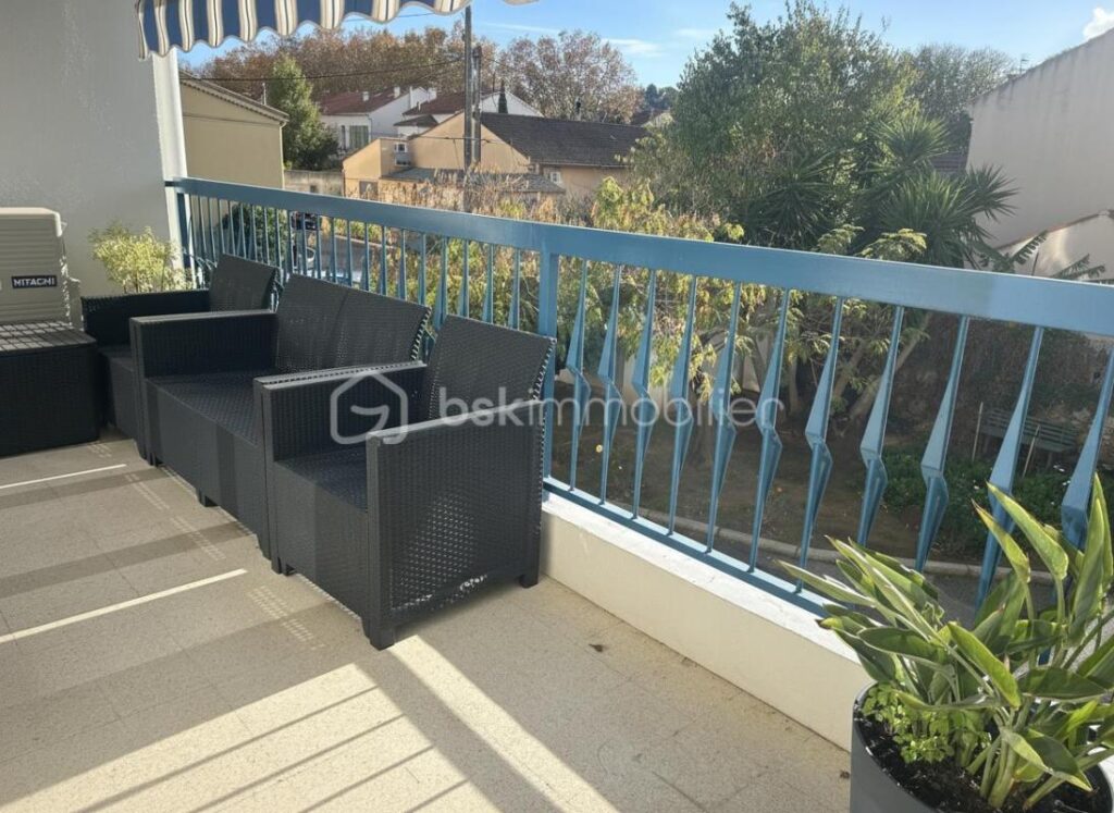 Appartement rénové tout confort 3 pièces avec terrasse et garage – 3 pièces – 2 chambres – 85 m²