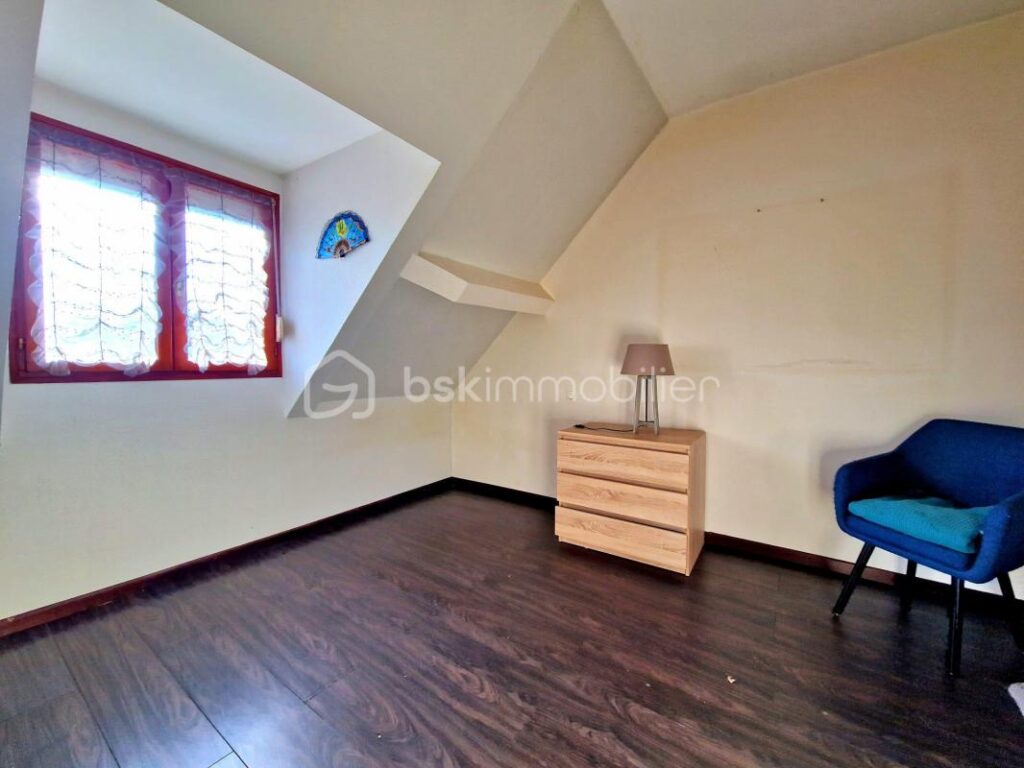 Maison de 147 m2 – 8 pièces – 5 chambres – 119 m²