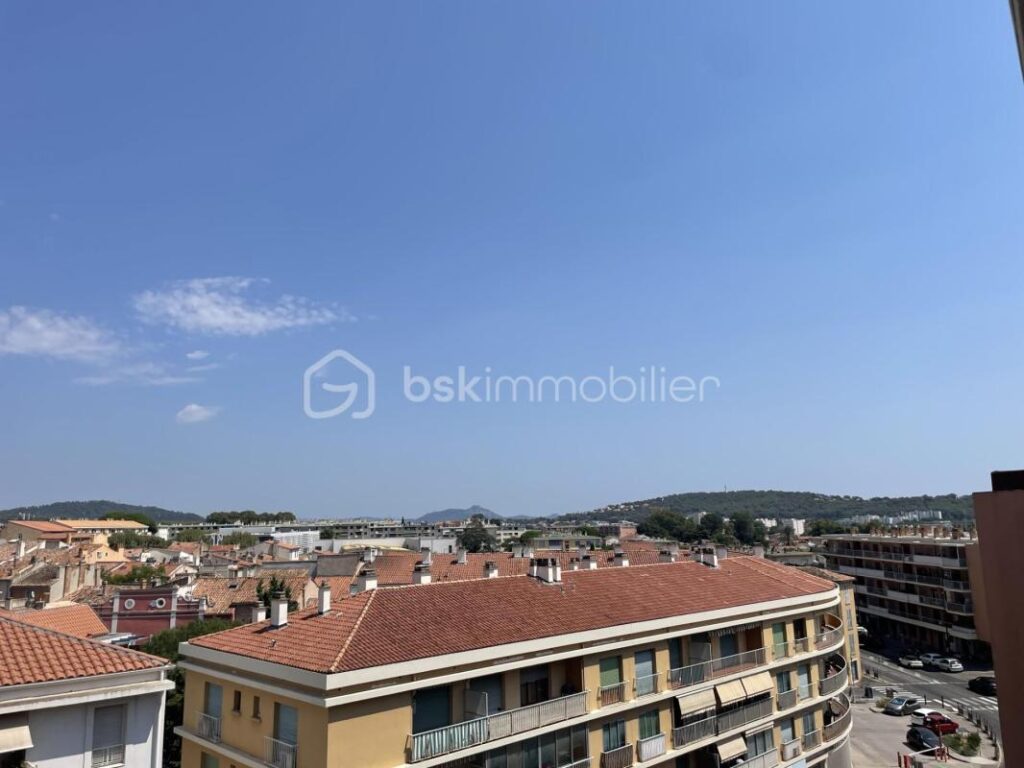 APPARTEMENT T3 LA VALETTE DU VAR DERNIER ETAGE – 3 pièces – 2 chambres – 73 m²
