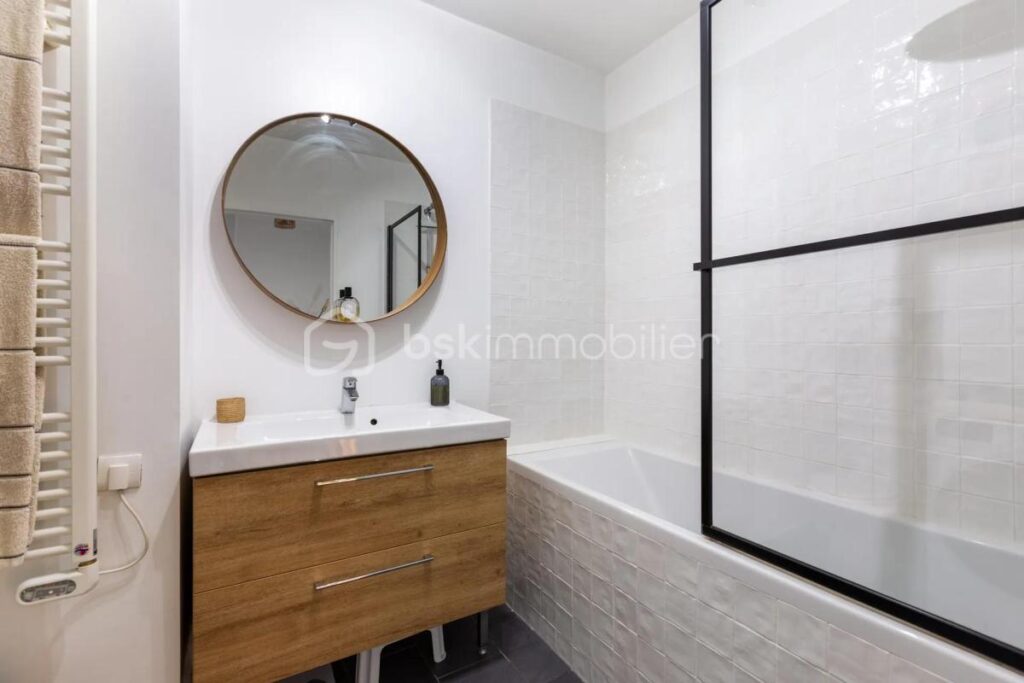 Croix de Chavaux 4 Pièces 2 chambres en Duplex lumineux en parfait état, au dernier étage avec ascenseur dans une petit copropriété récente – 4 pièces – 2 chambres – 68 m²