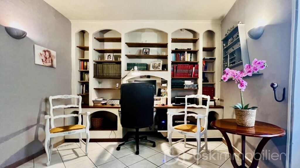 Maison avec vue superbe, grand sous-sol et vaste terrain – 12 pièces – 6 chambres – 185 m²