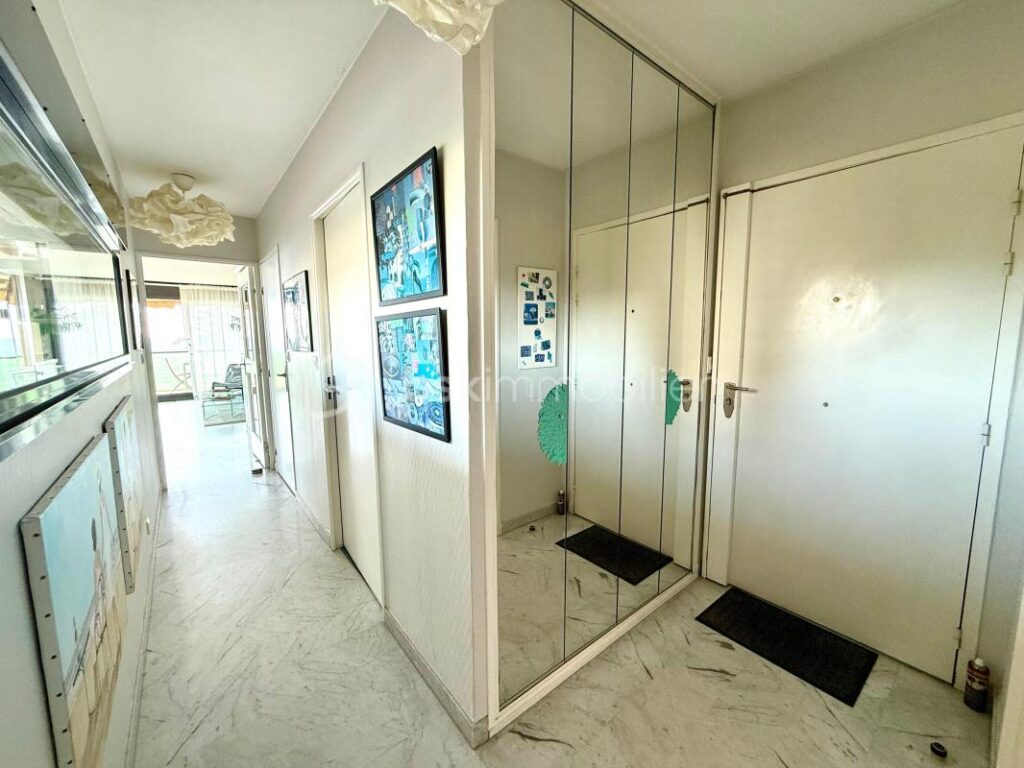 CANNES – VUE MER PANORAMIQUE – APPARTEMENT 3 PIECES – 65M² – TERRASSE 15M² – 30 METRES DE LA PLAGE – GARAGE – 3 pièces – 2 chambres – 65 m²