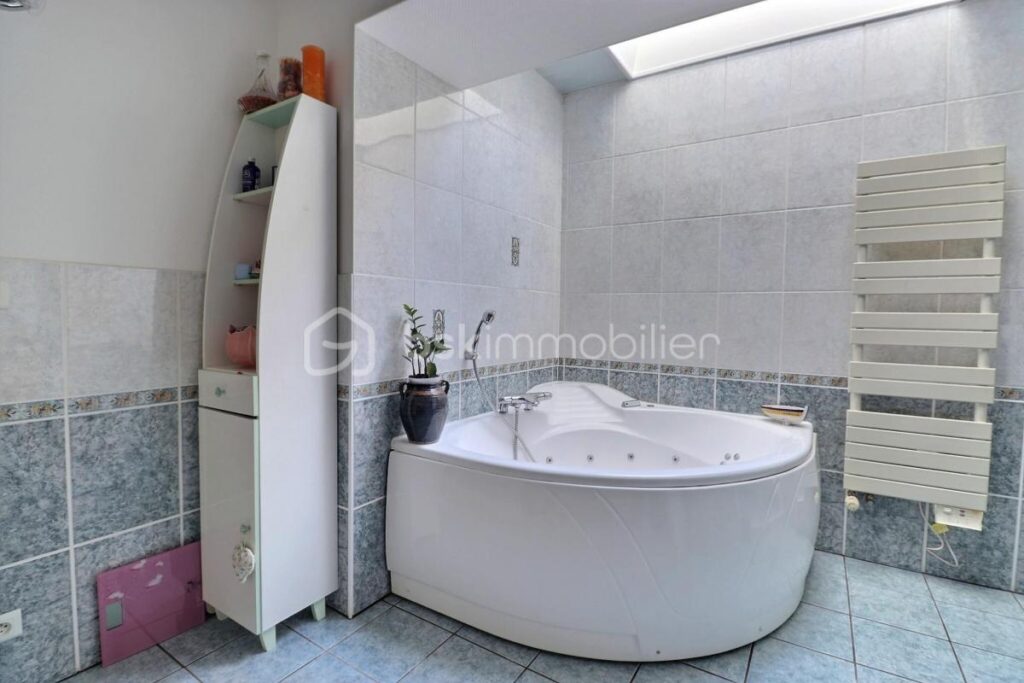 Maison 154m² 63300 Thiers – 5 pièces – 4 chambres – 154 m²