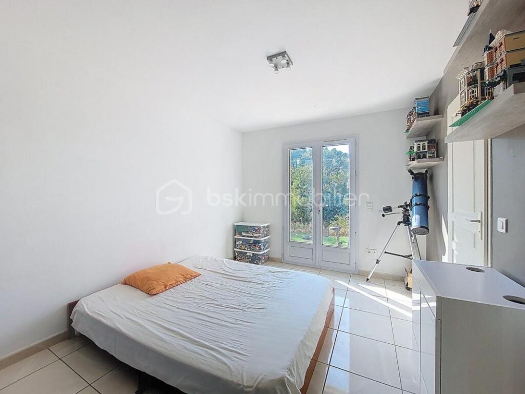 Villa de prestige avec piscine et appartement indépendant – 8 pièces – 5 chambres – 230 m²