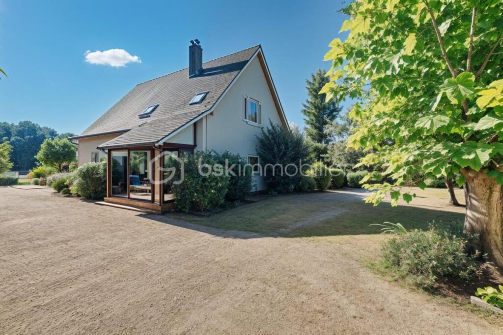 Maison familiale avec parc arboré 3 600 m² – Piscine – Calme absolu à Saint-Seurin-sur-l’Isle – 6 pièces – 4 chambres – 144 m²