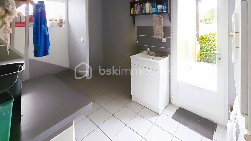 Maison de plain-pied – 4 chambres – Terrain arboré 1 600 m² – 5 pièces – 4 chambres – 100 m²