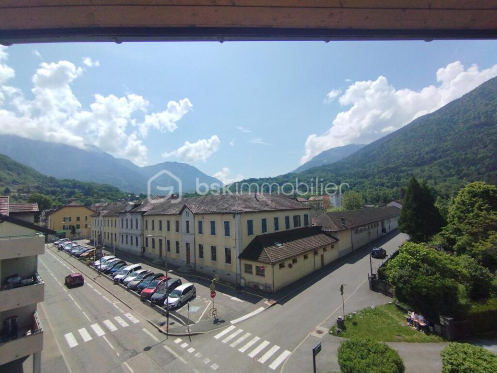 APPARTEMENT T4 EN DUPLEX – 5 pièces – 3 chambres – 76 m²