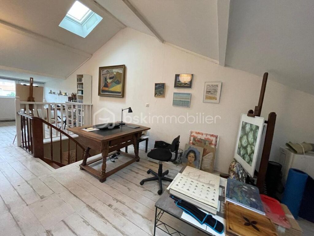 Superbe maison de ville à saintes en pierre de taille proche de la gare et de toutes les commodités – 6 pièces – 3 chambres – 179 m²