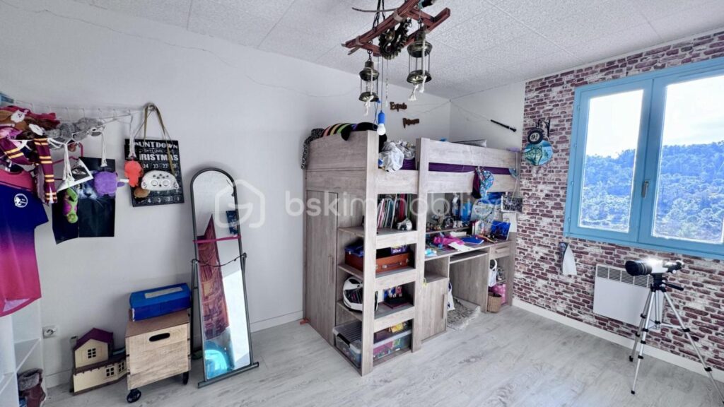 ACHAT Maison avec vue dégagée, 3 chambres + dépendance et grand terrain – Le Val – 6 pièces – 3 chambres – 97 m²