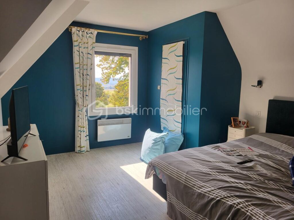 COUP DE CŒUR SUR LA COMMUNE DE SAINT-LAURENT-DE-CUVES – 6 pièces – 4 chambres – 138 m²