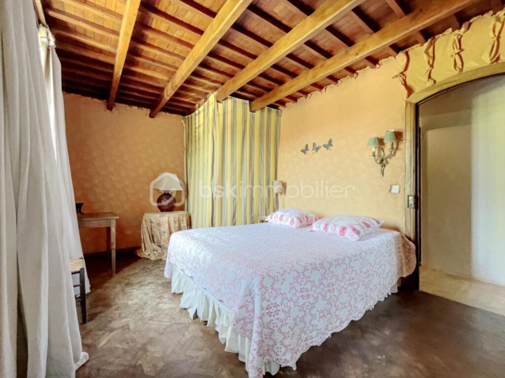 Maison de caractère avec vue panoramique – Ménerbes, Luberon – 9 pièces – 4 chambres – 155 m²