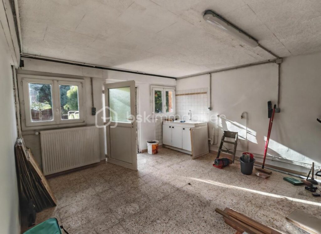 CREIL – Maison individuelle 6 pièces – 102 m² habitables / 160 m² au sol – Grand jardin devant et derrière – Exposition plein sud – 6 pièces – 2 chambres – 101 m²