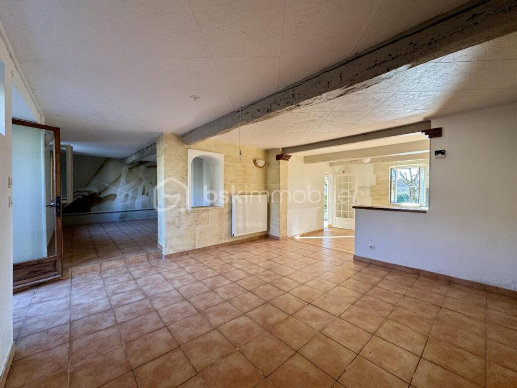 Ancienne ferme de 139m2 habitables – nombreuses dépendances – 4588m2 de terrain – 5 pièces – 3 chambres – 136 m²