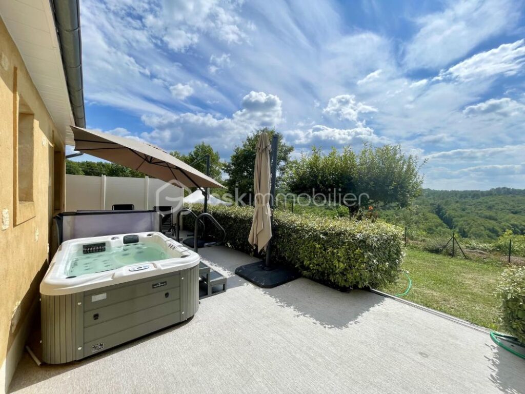 Plain-pied avec vue dégagée – À 6 minutes de Sarlat-la-Canéda – 5 pièces – 3 chambres – 122 m²