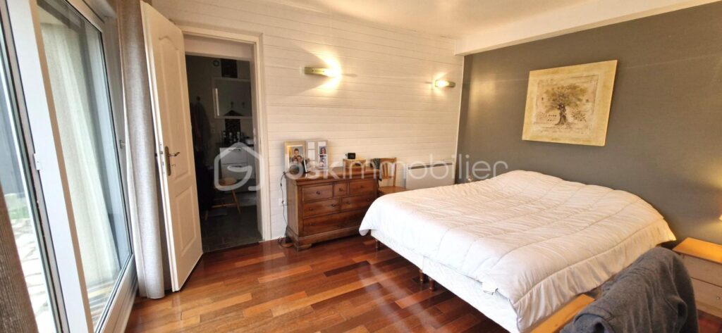 PROCHE MENNECY!!! SPACIEUSE MAISON INDEPENDANTE ! – 8 pièces – 5 chambres – 156 m²