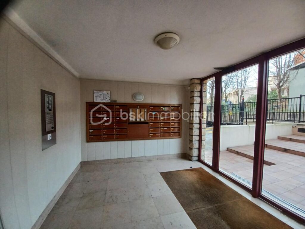Appartement lumineux avec balcon en ville, idéal pour première acquisition – 3 pièces – 2 chambres – 57 m²
