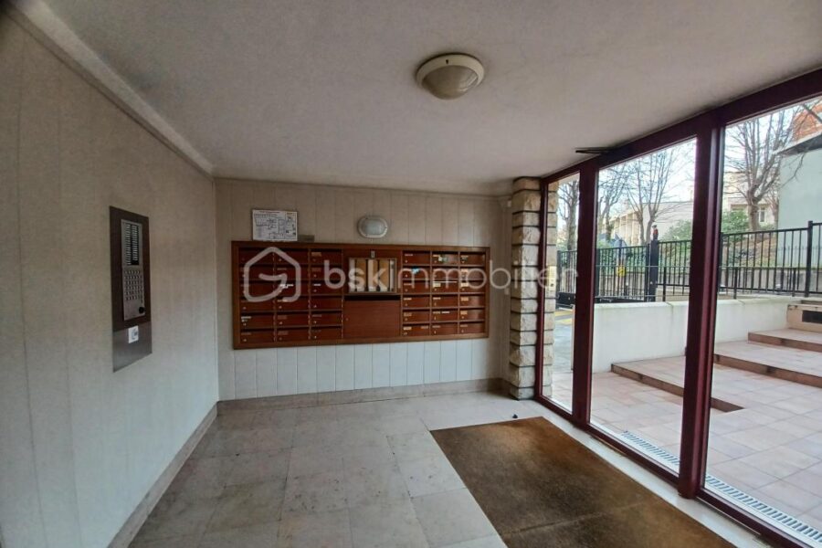 Appartement à vendre à Paris 20e arrondissement — Vue sur la ville — photo 11
