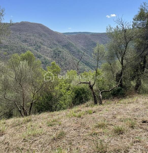 Terrain à vendre à Pierrefeu