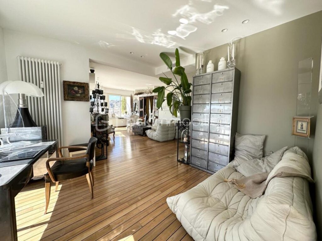 BAS CIMIEZ- LUXUEUX TOIT TERRASSE AVEC VUE PANORAMIQUE – STUDETTE – GARAGE ET CAVE – 3 pièces – 2 chambres – 92 m²