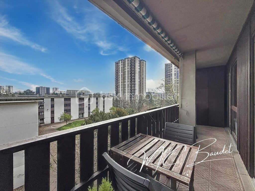 T3 en dernier étage – Secteur Claude KOGAN/Village Olympique – 3 pièces – 2 chambres – 64 m²