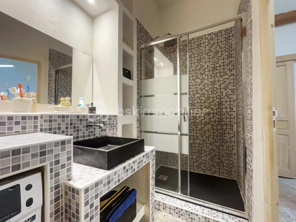 Maison de Village avec Commerce à Vendre – Roussillon (84) – 4 pièces – 2 chambres – 116 m²