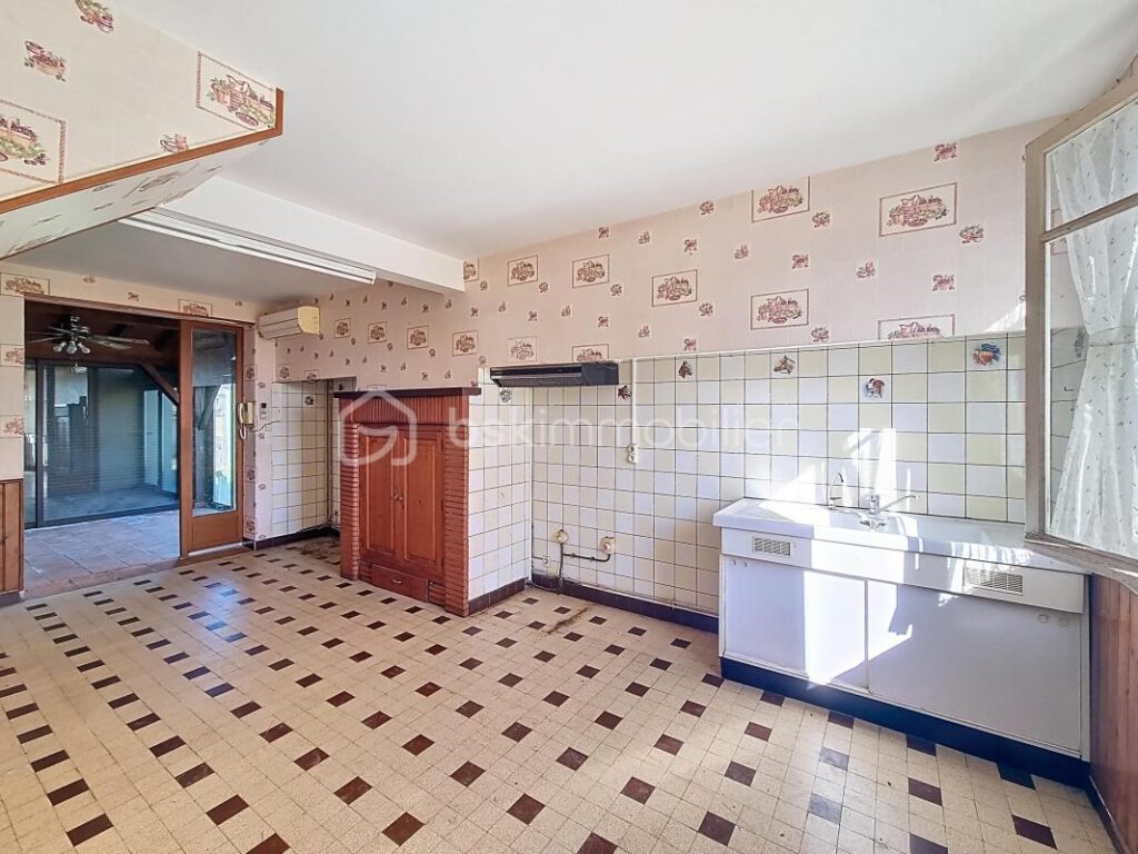 Maison à rénover, vue panoramique et fort potentiel locatif à Miradoux – 7 pièces – 5 chambres – 174 m²