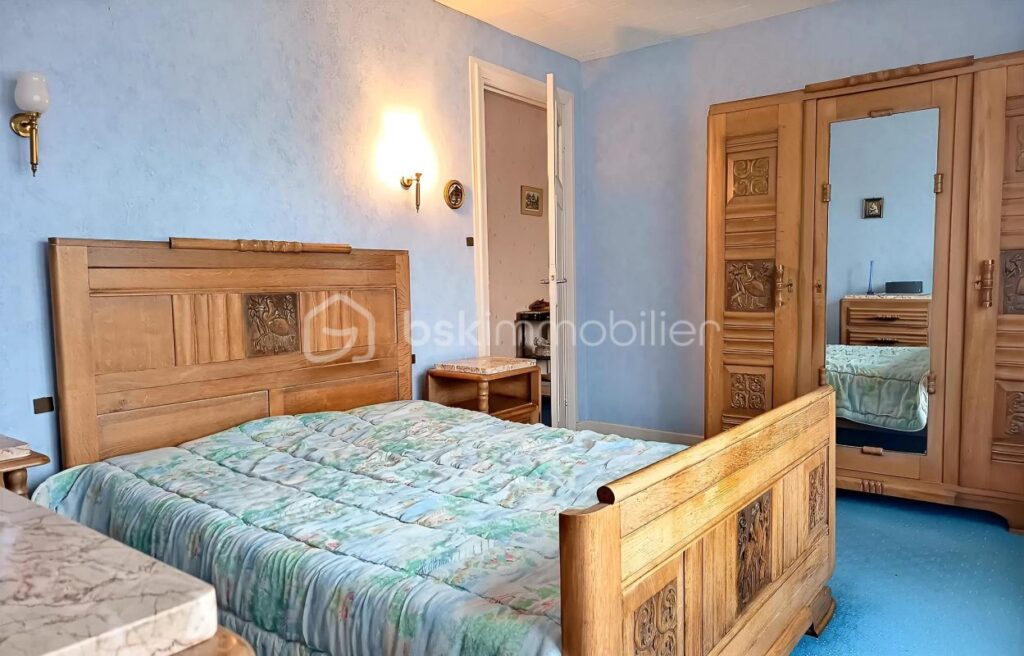 SECTEUR TOP MAISON SEMI INDIVIDUELLE LUMINEUSE, EN RETRAIT DE RUE – BEAU JARDIN GRAND GARAGE DEPENDANCES – 4 pièces – 3 chambres – 107 m²