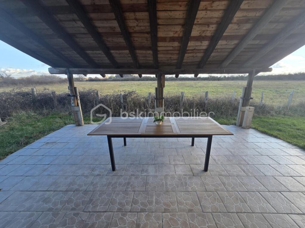 Ferme de 142m2 a saint etienne le molard – 4 pièces – 3 chambres – 142 m²