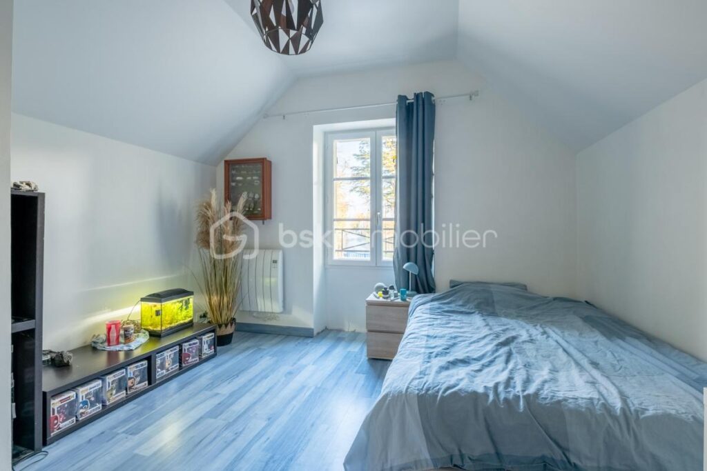 🏡 Charme de la meulière et confort contemporain à Rubelles – 6 pièces – 3 chambres – 125 m²