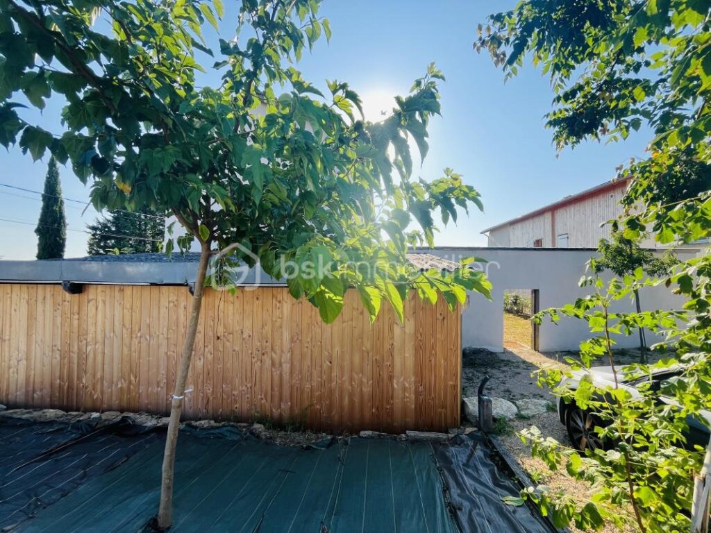 Maison de charme rénovée – 135m² au cœur d’une ferme rénovée – Proche Villefranche-sur-Saône – 4 pièces – 3 chambres – 120 m²