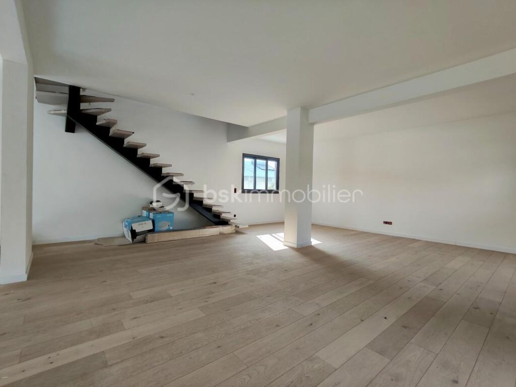 Villa Neuve de 200m² avec piscine – Saint-Paul – 5 pièces – 2 chambres – 200 m²