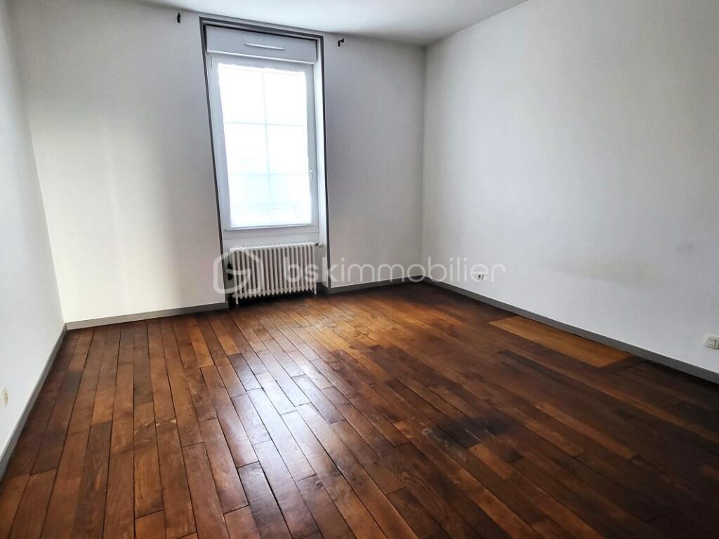 Une maison pleine de vie et de caractère située à Avranches ! – 7 pièces – 4 chambres – 215 m²