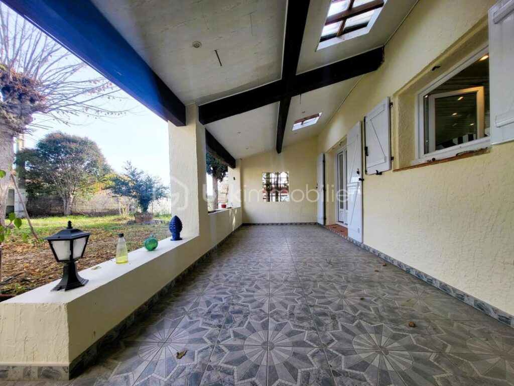 Thézan-Lès-Béziers – Villa 4 faces – piscine – jardin – vue dégagée – 6 pièces – 4 chambres – 157 m²