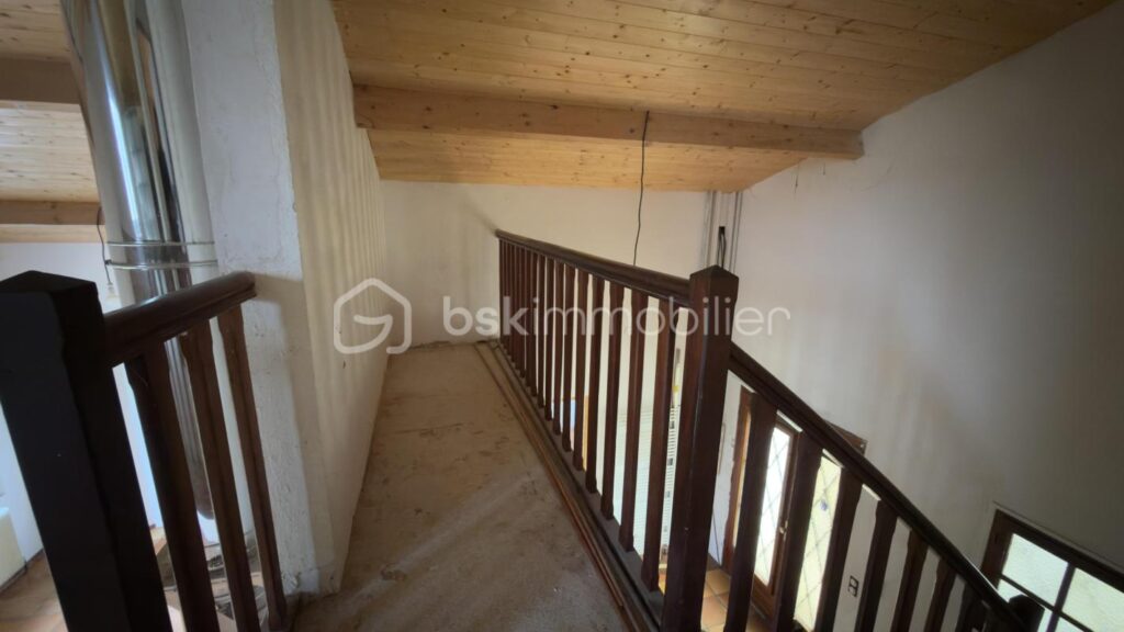 Magnifique maison de 136 m2 sur 4000 m2 de terrain – 6 pièces – 3 chambres – 136 m²