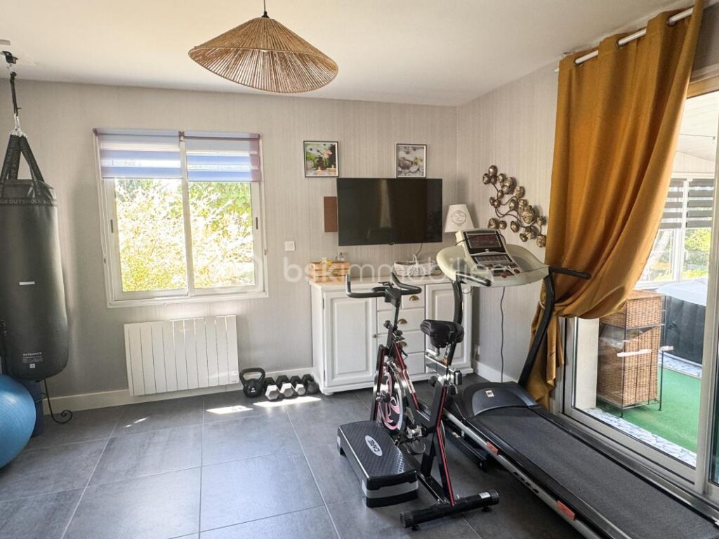 Maison de plain-pied 4 chambres 130m2 + véranda de 45m2 – 6 pièces – 4 chambres – 130 m²