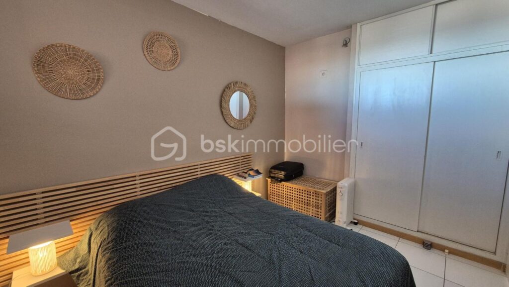 A VENDRE APPARTEMENT T2 CABINE RENOVE DE 50M² A SAINT CYPRIEN – COTE PLAGE – FRONT DE MER – VUE SUR LA MEDITERRANNEE ET LES ALBERES – PARKING PRIVE – ASCENSEUR – EMPLACEMENT PREMIUM – 3 pièces – 2 chambres – 50 m²