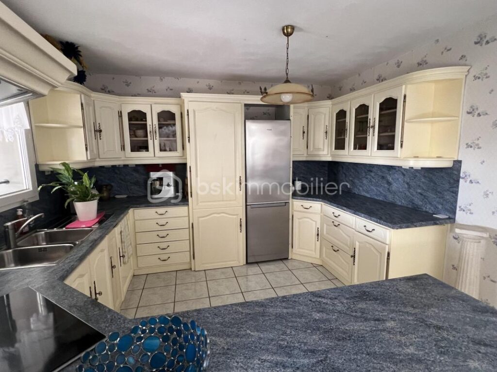 Découvrez le confort d&rsquo;une maison traditionnelle sans mitoyenneté à Thézan-lès-Béziers – 6 pièces – 5 chambres – 150 m²