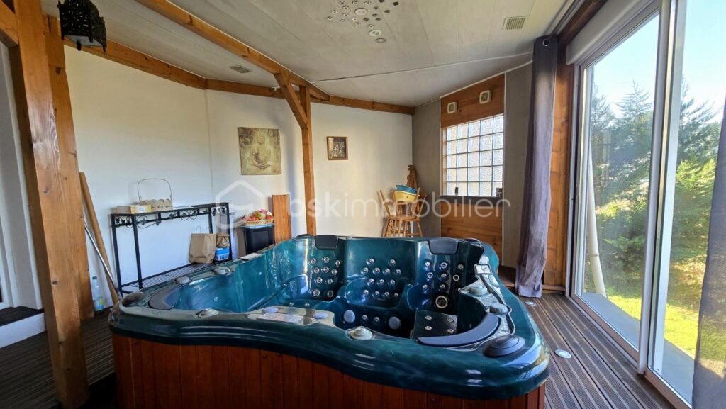 Villa T6 avec vue imprenable, piscine et spa – 6 pièces – 4 chambres – 156 m²