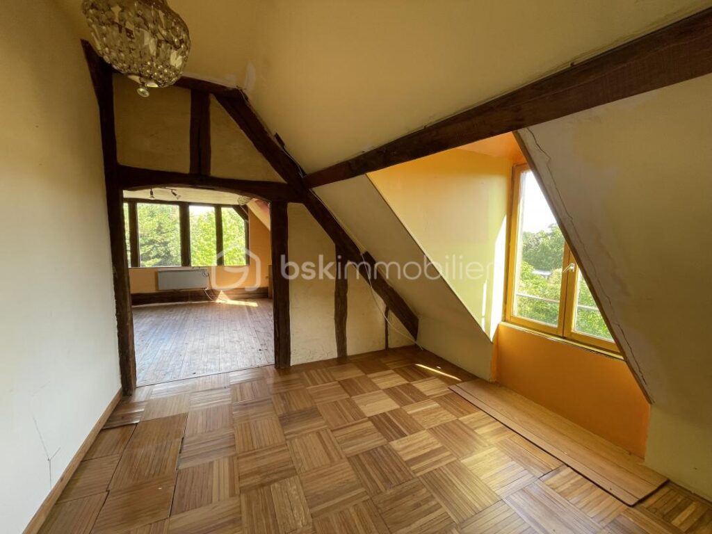 Maison de campagne sur 9800 m2de terrain – 4 pièces – 2 chambres – 106 m²