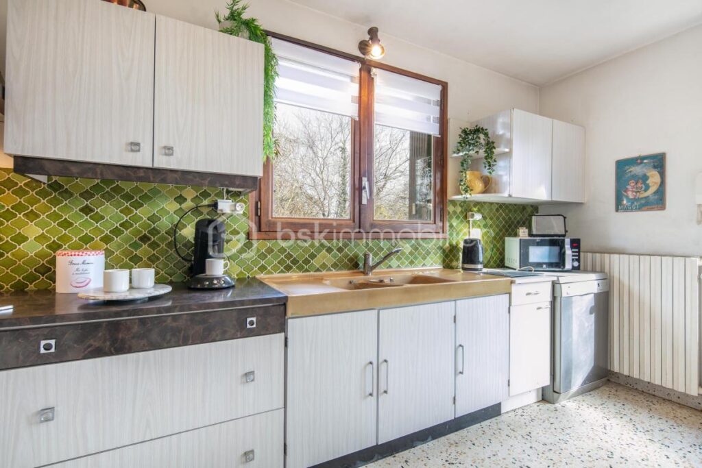 Charnècles – Maison de 123 m² avec grand terrain de 1 400 m² – 5 pièces – 3 chambres – 123 m²