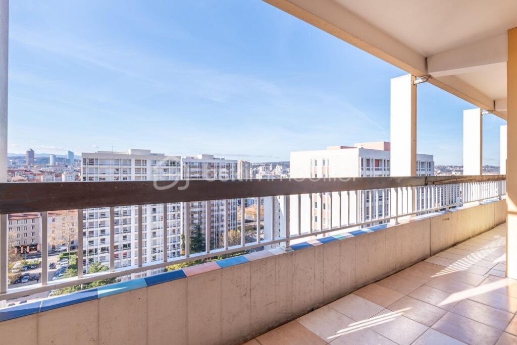Appartement lumineux au sommet de Villeurbanne – 4 pièces – 3 chambres – 83 m²