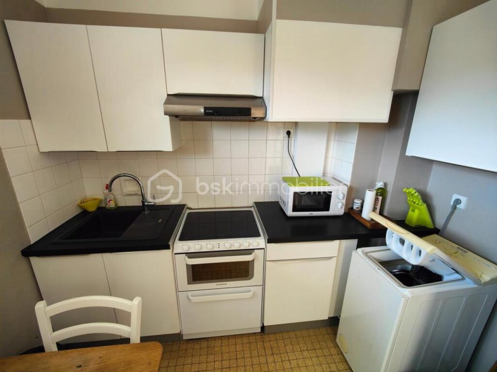 Hyper centre de la station thermale*** Résidence sécurisée*** 3ème étage avec ascenseur*** – 2 pièces – 1 chambre – 32 m²