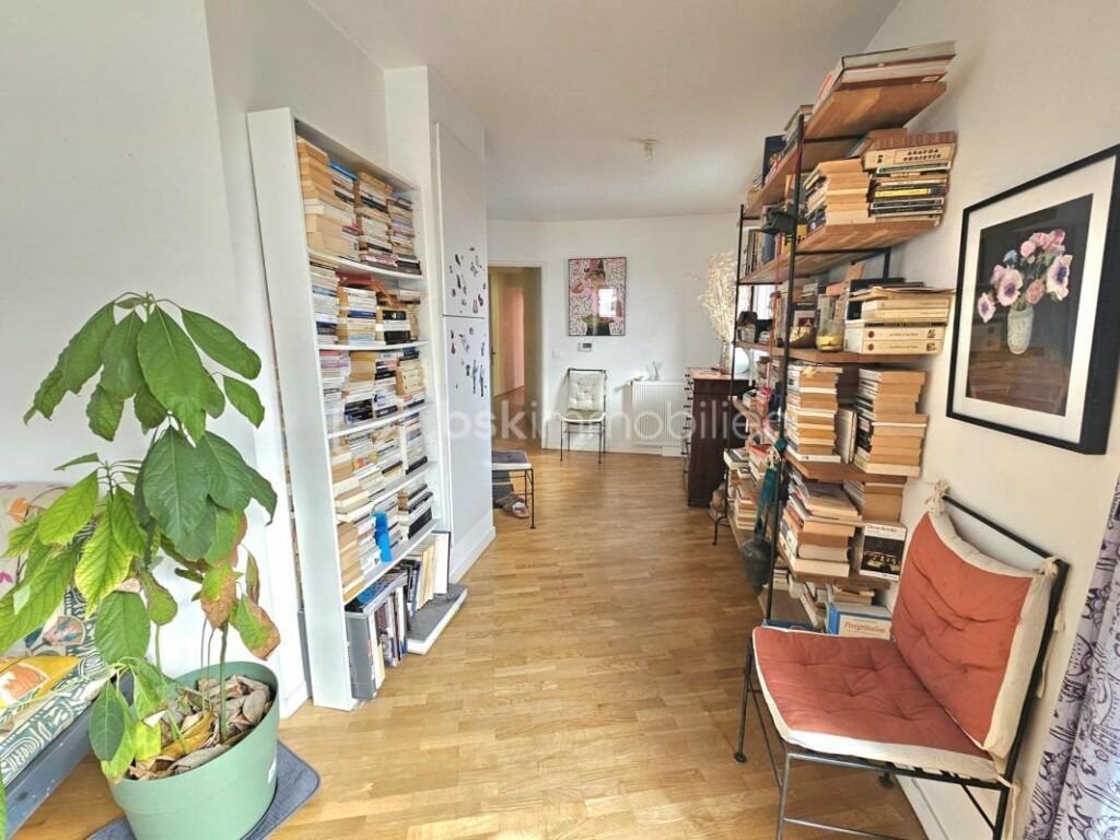 Métro Mairie DUPLEX dernier étage avec Terrasse ROOFTOP de 78m² SUD parking cave DPE C – 3 pièces – 2 chambres – 71 m²